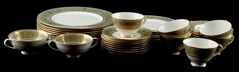 5PC SET FOR 6 ROYAL DOULTON ENGLISH RENAISSANCE: 1960's Royal Doulton fine bone china, English Renaissance pattern, H4972. 5-piece setting for 6 plus few extras. Includes: 6 coffee mugs, 2 handled soup bowls, 8 saucers, 6 B&B plates, 6 lunch salad p
