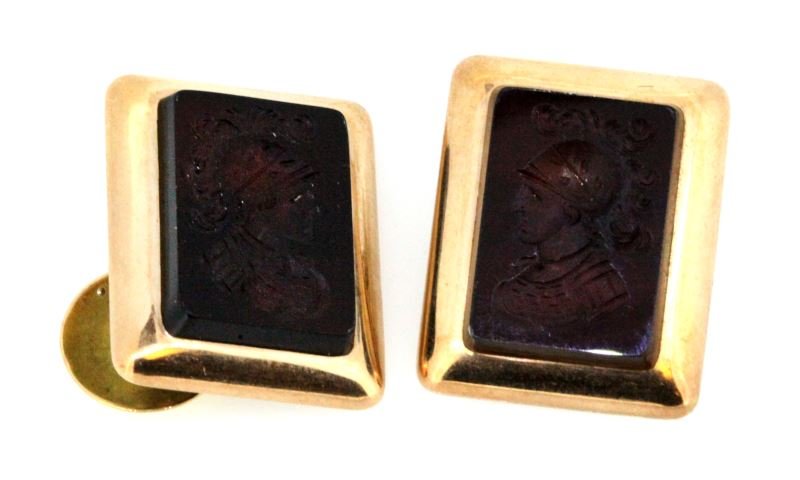 MENS VINTAGE 14KT ROSE GOLD INTAGLIO CUFFLINKS: Measuring 25 x 20mm, dress cufflinks rectangular shape, 14kt rose gold frame, yellow gold findings, featuring Carnelian intaglio of Roman Centurion. In very good condition. This lot has a reserve.