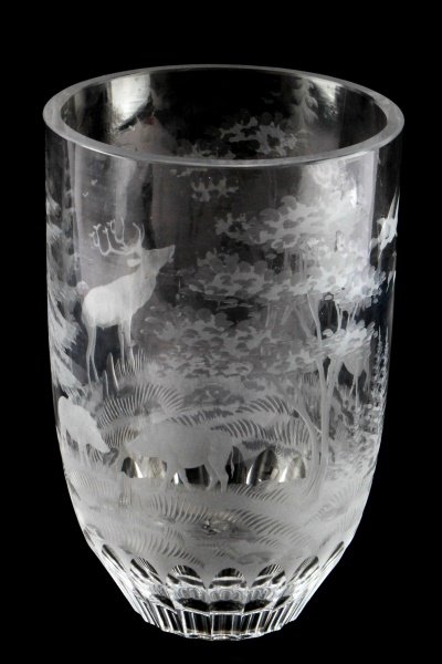 ROWLAND WARD LARGE 10.75 INCH TALL WOODLAND VASE: A large crystal woodland animal vase by Rowland Ward. Measures 10.75 inches tall and 7 inches in diameter at the rim. In very good condition. Depicts ducks, a wolf, boar, a stag and small birds with t