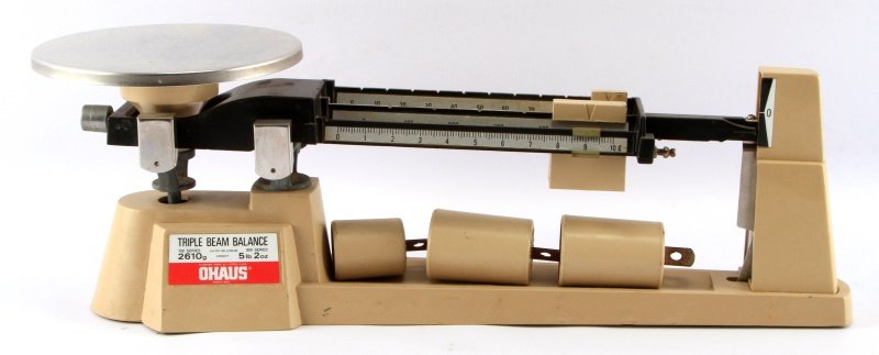 OHAUS TRIPLE BEAM BALANCE SCALE 700 SERIES: In very good condition, Ohaus 2610 Grams Triple Beam Balance Scale -700 Series, Rare Platform/Tray. Includes two 1 kilo weights, plus one 500 gram weight.