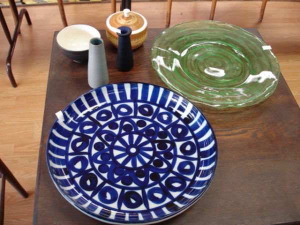 DANSK PLATTER ART POTTERY VASE ART GLASS VASE ASI: DANSK PLATTER ART POTTERY VASE ART GLASS VASE ASIAN PORCELAIN DANSK COBALT 1.5T 13 W GREEN GLASS PLATTER 13"W COBALT GLASS PONTIL VASE4.5"T 5"BLUE ART POTTERY VASE MARKED BROWN PORCELAIN RICE BOWL 2.5