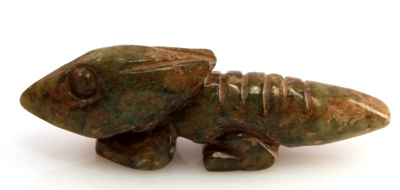 CHINESE CARVED GREEN SOAPSTONE CHAMELEON FIGURE: A carved green soapstone chameleon measuring 3.5 inches long. In very good condition with no detractions or wear.