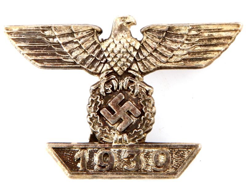 WWII THIRD REICH GERMAN IRON CROSS CLASP SPANGE: A 1939 clasp to the Iron Cross. Has rear barrel hinge with tapered broad pin with 90 degree pin lie and a square "C" clasp. The rear clasp has been bent out of shape and the stickpin is slightly missh