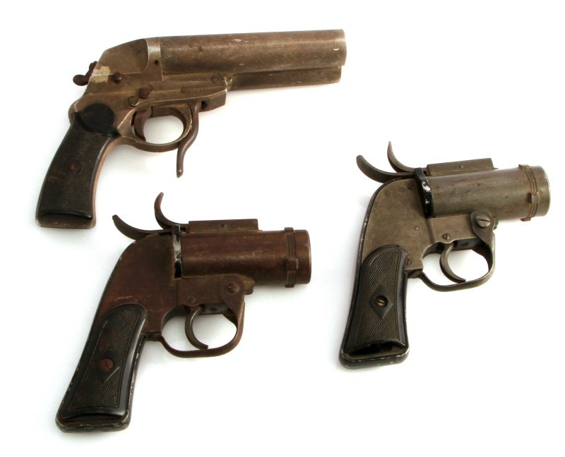 GROUP OF 3 WWII FLARE GUNS PISTOLS US PROPERTY M8: 3 flare guns: 2 US Property Pyrotechnic M-8s (39mm), and one double barrel marked (fzs) and (4 within circle and eagle) to top 6.5 inch barrel (26mm). Fair to good condition.