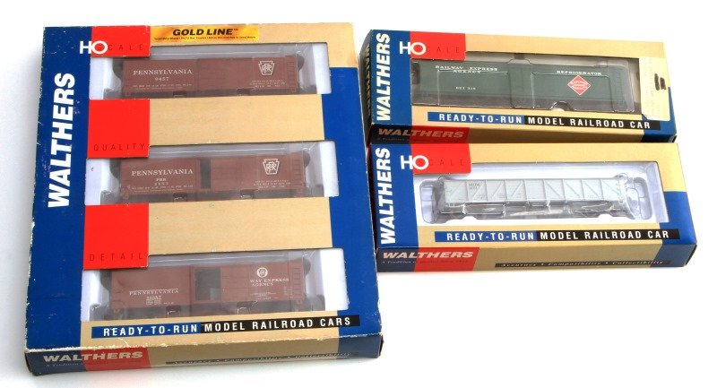 LNIB WALTHERS 5PC RTR HO SCALE TRAIN CAR LOT: This lot contains five different Walthers Ready to Run HO Scale train cars; 3-pack of Pennsylvania (Express Schemes) 40' X-29 Box Car Engine #'s 9457 9553 51387, Rex GACX Wood Reefer with Bolted Pedes