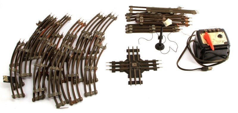VINTAGE LIONEL TRAIN TRACKS & 90 WATT TRANSFORMER: This lot contains roughly 18 Lionel train track pieces, a functioning type 1033 Lionel Corp 90 Watt Transformer, as well as an attachable light-up lightpost. The train tracks appear rusted but can be
