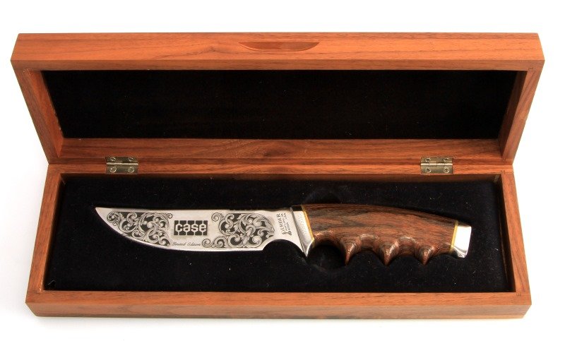 RARE LTD GERBER CASE SILVER 25TH ANNIVERSARY KNIFE: Limited Edition Gerber Case Knife, model 525, celebrating the 25th anniversary of Case Loader/Backhoe. This handcrafted knife features a wooden grip and decorated steel blade reading "Commemorating 25