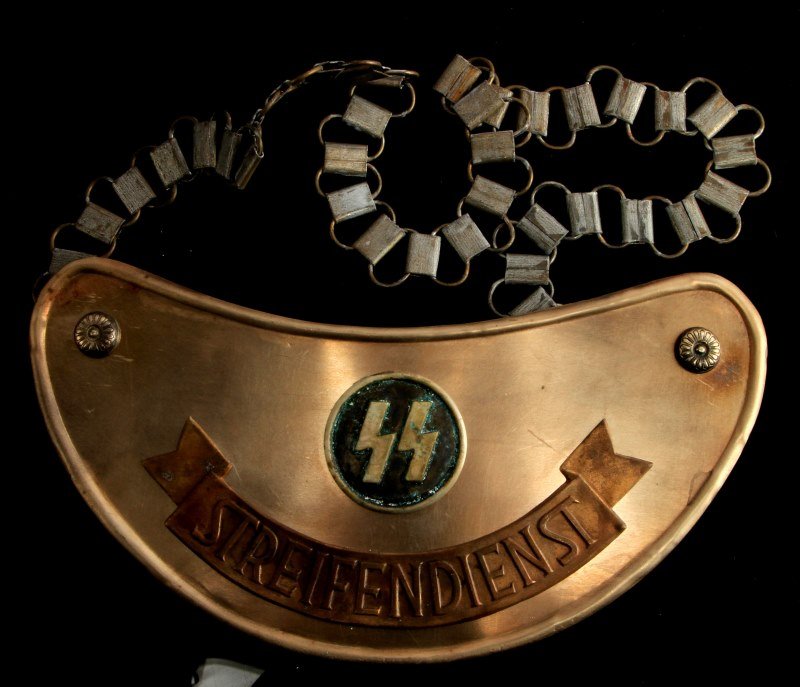 GERMAN WWII SS STREIFENDIENST GORGET: Some fading and wear present to Gorget; overall in very good condition. Unauthenticated as is.This lot has a reserve.