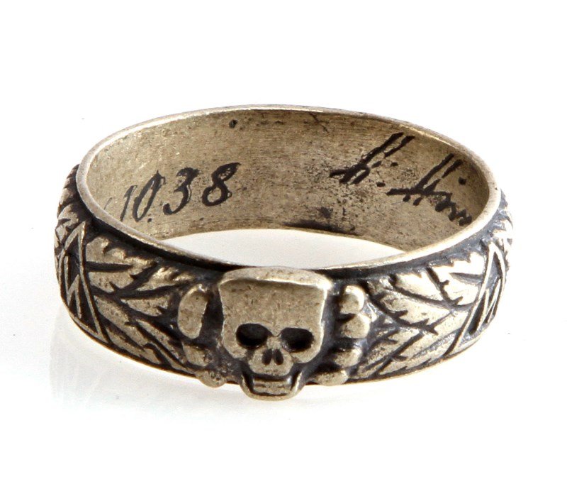 GERMAN WWII SS HONOR RING WITH HIMMLER ENGRAVING: Weighs approximately 9 grams and measures to size 14. Overall in very good condition. Unauthenticated, sold as is.This lot has a reserve.
