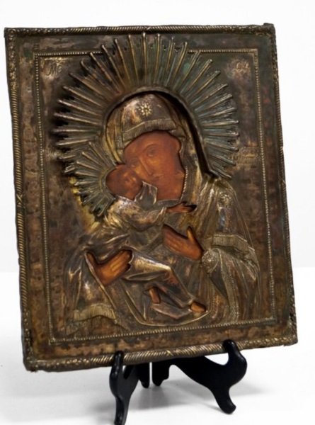 19TH CEN. RUSSIAN MOTHER OF GOD ICON WITH RIZA: A 19th century Tussian icon of the Mother of God with a heavy brass riza. Painted with egg tempera on gesso on wood panel with two back slats. In very good condition. Measures 12.5 by 10.5 inches. In 