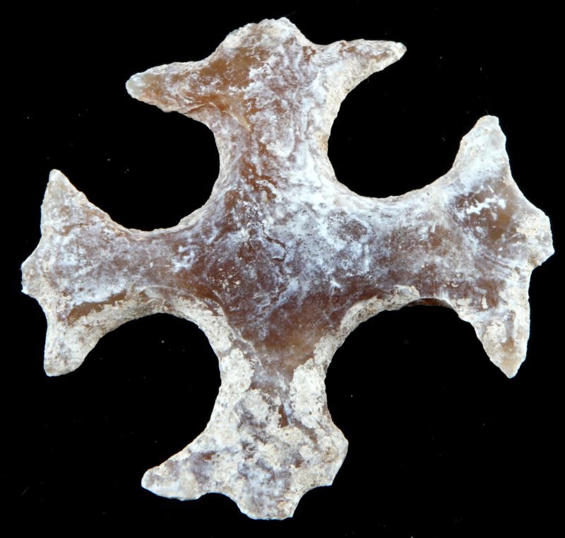 PRE COLUMBIAN MAYAN ECCENTRIC LITHIC FROM BELIZE: From an old Louisiana collection recovered in the New River region prior to 1950, 2.35 by 2.25 inches some loss to one of points, no repairs. All items are as described or your money will be refunded.