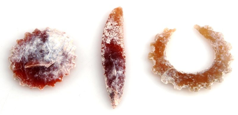3 PRE COLUMBIAN MAYAN ECCENTRIC LITHIC BLADES: Belize, New River region found prior to 1950. Old Louisiana collection. These pieces are repair free and range in size from 2 ti 3 inches. All items are as described or your money refunded.