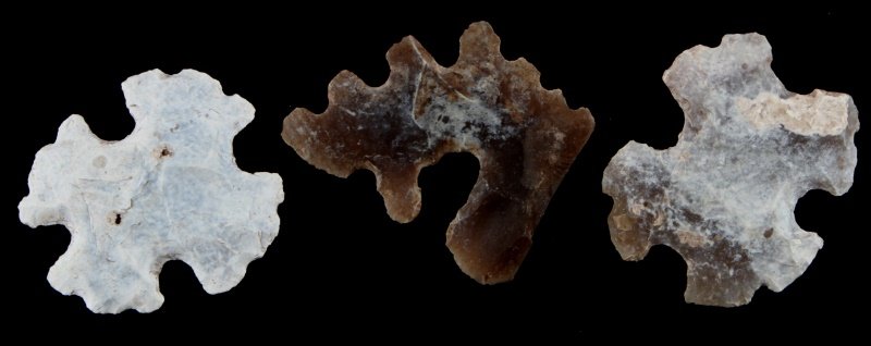 3 BELIZE NEW RIVER MAYAN LITHIC ECCENTRIC BLADES: One is damaged the two cruciform are complete, measuring about two inches. From an old Louisiana recovered prior to 1950. All items are as described or your money refunded.