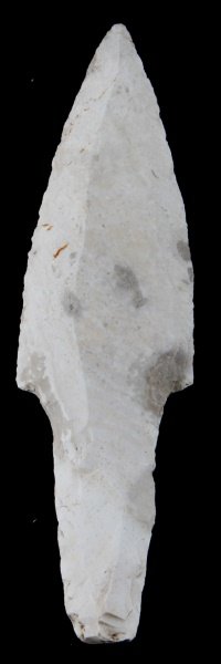 LITHIC 6'' UNIFACIAL FLINT BLADE BELIZE RIVER FIND: Pre-Columbian Mayan unifacial flint knife blade, measuring 6 inches in length, the tang measures approx 2 inches in length and is bifacial up to 1 inch on the tang. Blade is in good condition with wel