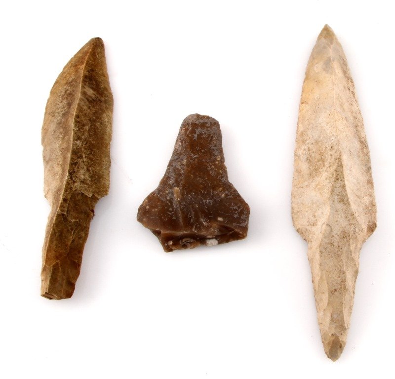 MAYAN BELIZE LITHIC SPEARPOINT LOT OF 3 ONE BROKEN: From a Louisiana collection recovered from the New River region prior to 1950. Lot includes: two unifacial stemmed macro blades (7 inch and 9 inch), and one broken point. Both points form median ridge