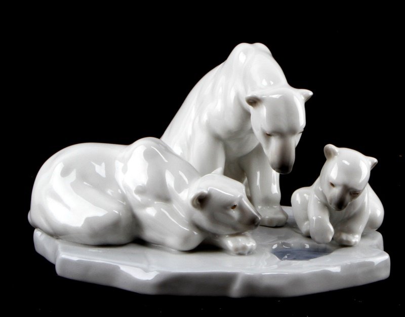 LLADRO POLAR BEAR FAMILY FISHING GROUP 1443: Polar bear with two cubs fishing. Hand made in Span, item # 1443. Measures about 3 3/4 inches high and about 6 inches wide. It is in good condition with no chips or cracks.