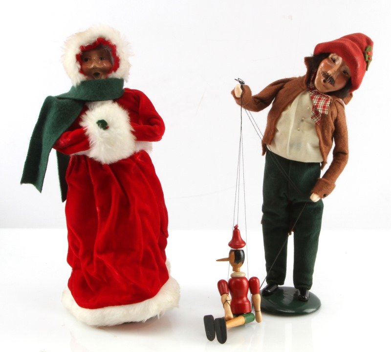 LOT OF TWO BYERS CHOICE 1996 THE CAROLERS DOLLS: One 1996 Byers Choice Puppeteer, and one 1996 Byers Choice Mrs. Claus. All good condition with no scratches, chips, or cracks.