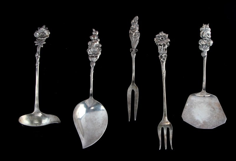 STERLING REED & BARTON 5 PIECE HARLEQUIN SET: Grouping of five sterling silver serving pieces by Reed & Barton. This retired pattern, "Harlequin", was made in sterling silver and in silver plate. This is the sterling version. Included in this lot
