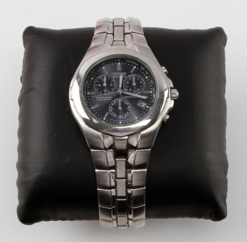 CITIZEN ECO DRIVE S. STEEL MULTIFUNCTION WATCH: A Citizen Eco-Drive stainless steel wristwatch with various complications. Refernce nuber: E811-K001226. Features analog time, chronograph, alarm, perpetual calendar, water resistance up to 100 meters