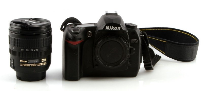 NIKON D 70S CAMERA BODY WITH NIKON NIKKOR LENS: Nikon digital camera D70s, model D33697 with Nikon AF-S Nikkor 18-70mm lens 1:3.5-4.5G ED.