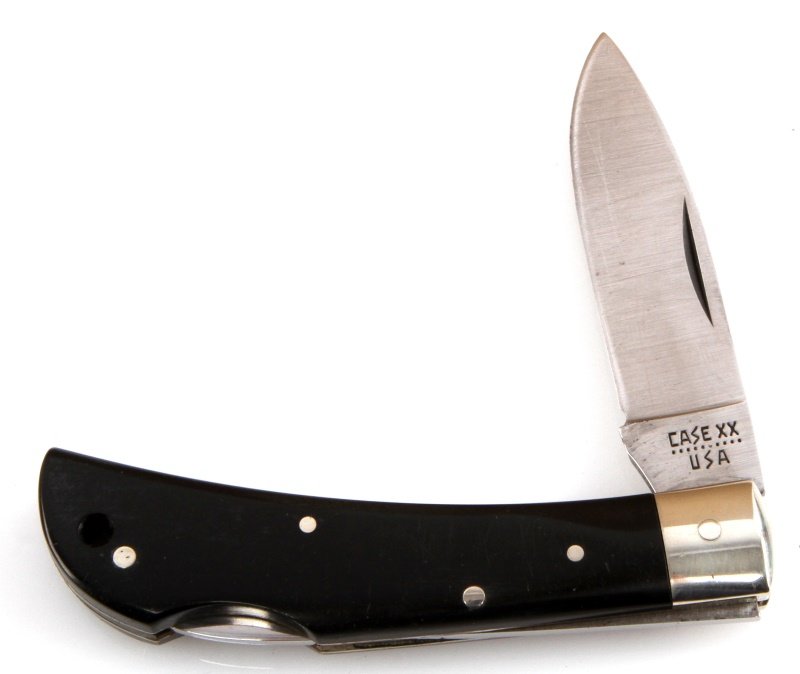 CASE XX 1980 10-DOT BLACK LOCKBACK KNIFE: 21051 LSSP. Item is in like new condition, with minor wear and tear visible on the handle. Knife measures roughly 3 3/4" closed, 6 1/4" opened.