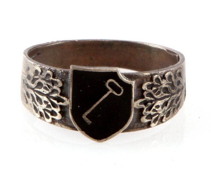 GERMAN WAFFEN SS LEIBSTANDARTE HIMMLER SILVER RING: German Waffen SS Leibstandarte silver ring engraved on the inside "H. Himmler" ring is also marked "800". Ring size is 12.5 , weight is 4 grams. Tested.This lot has a reserve.