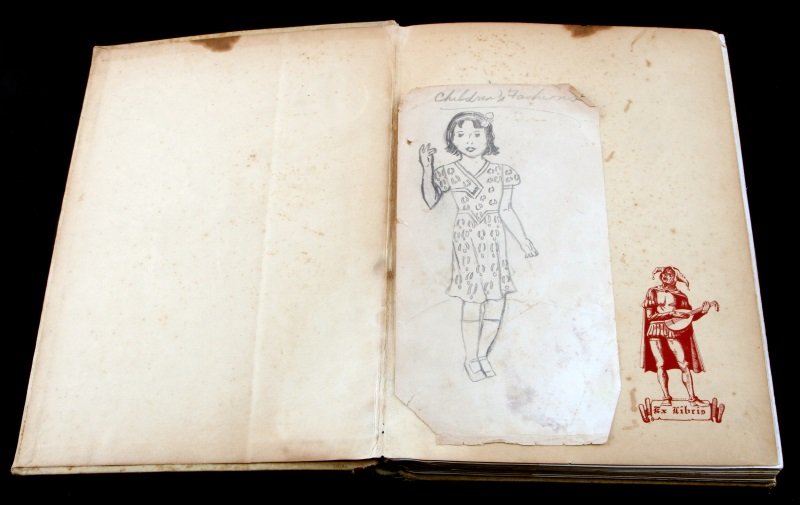 1920 DAVIS HIGH MT VERNON ART CARNEY SIGN YEARBOOK: Art Carney was in graduating class, Voted wittiest and signed next to his name "Arthur Carney. The year book is not in the best of condition, but autograph is, guaranteed authentic.