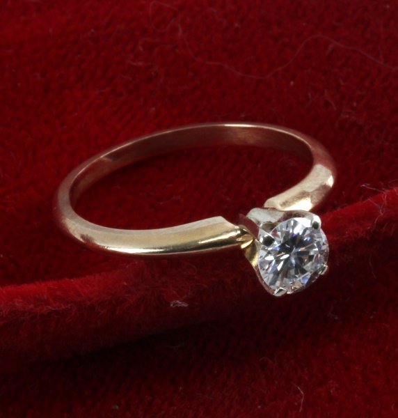 YELLOW GOLD SOLITAIRE .40 CT DIAMOND RING SIZE 6: Ladies yellow gold solitaire with .40 ct diamond in 4-prong tall Tiffany-style setting. Size 6 ring. The stone is within a yellow setting, however the diamond appears to be nearly colorless, around G
