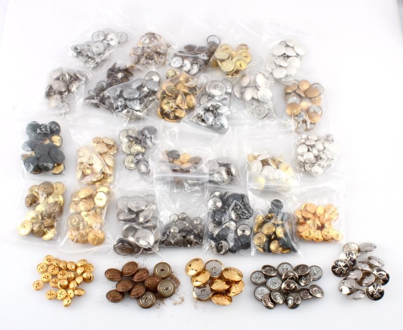 BIG COLLECTION OF WORLD MILITARY BUTTONS: Bags of military buttons countries include, Chile, Sweden, Germany, Switzerland, Cuba, England, some are quite scarce.