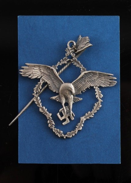 GERMAN WWII LUFTWAFFE FEMALE PILOT'S BROOCH: Light wear present to brooch, overall in very good condition. Unauthenticated as is. This lot has a reserve.