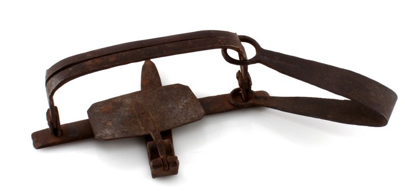 RARE MILES STANDISH ANTIQUE HAND FORGED GAME TRAP: Rare antique animal trap built by Miles Standish, trapper for the American Fur Company, built sometime from 1821 to 1868. This item is in great vintage condition, and exhibits minor rusting typical of