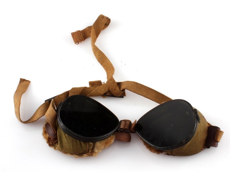 WWII JAPANESE DARKENED FLIGHT GOGGLES: Naval goggles, some separation of the fur from the canvass.