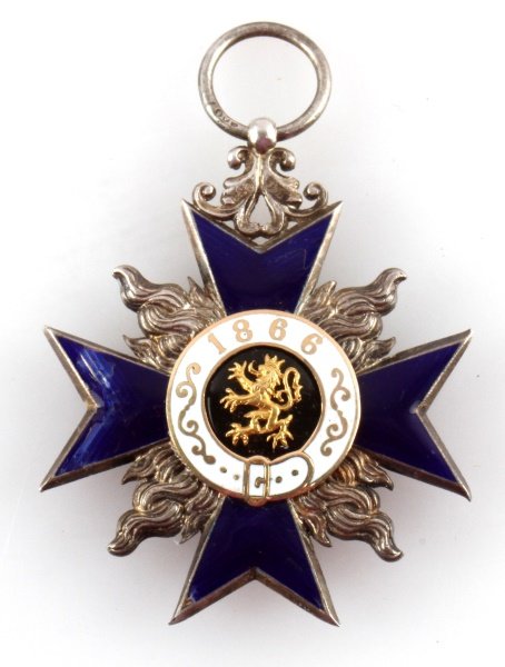 1866 WWI GERMAN BAVARIAN MERIT CROSS 4TH CLASS: Military Merit order 4th class with flames only, stamped "800" on suspension ring and on the top part above , also marked "J.L" Item is in very good condition with some wear to enamel on bottom and le