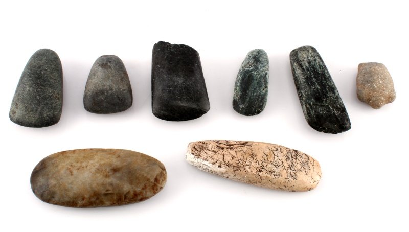MAYA BELIZE GREENSTONE CELT LOT OF 7: Sadly each piece has some form of damage. 5.5 down to 3 inches. From a longtime Louisiana collection, recovered from the New River Lamanai region of Belize. Guaranteed as described.