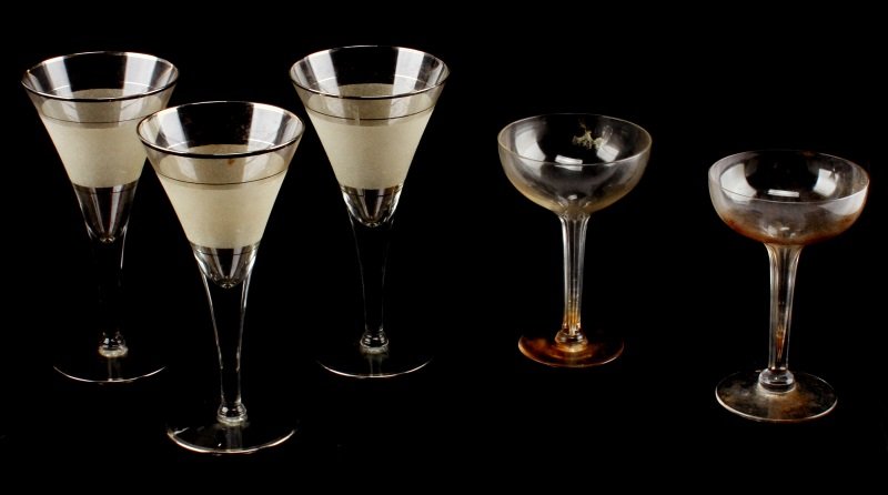 5 PIECE LOT OF COCKTAIL GLASSES MARTINI & CORDIAL: 3 martini style glasses. Measures 7 1/2" tall diameter at top is 3 1/2". 2 cordial style glasses. Measures 5 1/2" tall diameter 4". All in good condition not chipped or cracked.