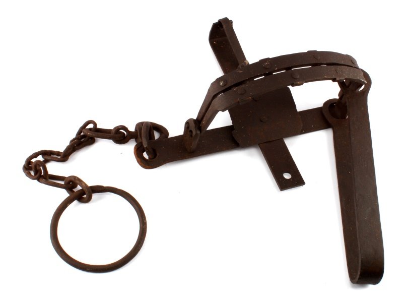 VINTAGE LARGE IRON BEAR TRAP WITH TEETH AND CHAIN: Cast iron single spring with teeth. This trap dates back to the late 1800's early 1900's. It has original anchor chain.Item has rust not uncommon or equipment of its age.