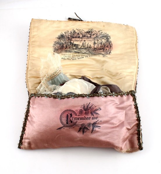 8 PIECE COLLECTION OF WWI REMEMBER ME HANDKERCHIEF: Comes in a silk bag with a U.S. tag label sewed on. The stitching is coming apart. There are a few plain ones. 2 are from France one large one says our infantry. All in good condition.