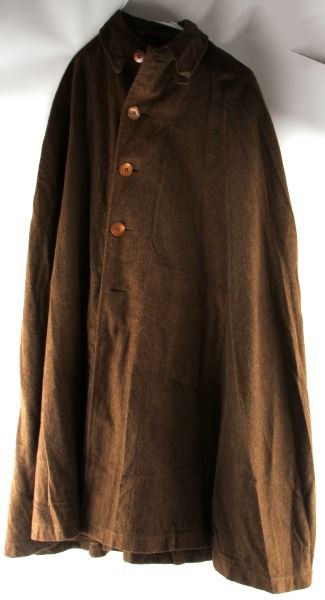 VINTAGE AUSTRIAN GREEN WOOL CLOAK ECHT TIROL: Vintage Austrian green wool button-up cloak/cape, made by Echt Tirol. Two pockets inside, two ribbons inside for tying at neck, 5 buttons, no arm holes. Measures 46 inches long. Good condition, has fe
