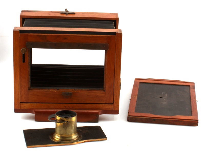 ANTIQUE F PUTNAM BELLOWS W WATERBURY ROTARY LENS: The lens support was replaced and is broken, lens is clear and functional, the camera box, bellows are all very good, has a photographic plate and custom box.