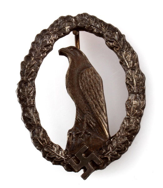 WWII THIRD REICH LUFTWAFFE RETIRED PILOT BADGE: Retired pilot's badge with single piece construction. Unauthenticated, sold as is.
