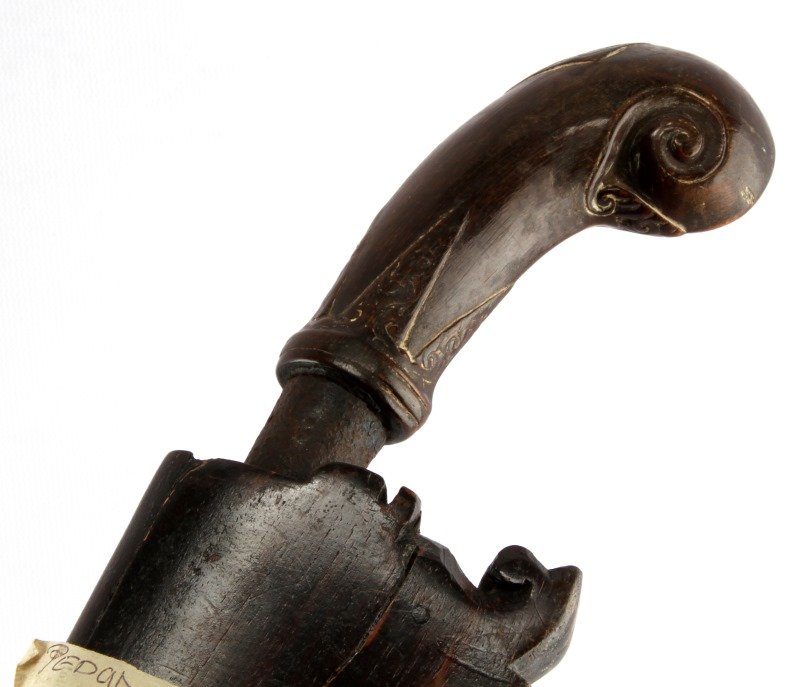 PEDANG SUMBAWA SABET MALAYSIA INDONESIA: A Pedang Sabet from the island of Sumbawa, Indonesia just east of Bali (hence Pedang Sumbawa). Blade and hilt together have a total length of 52.5 cm (20-3/4 in) with a blade length of 39.5 cm (15-1/2