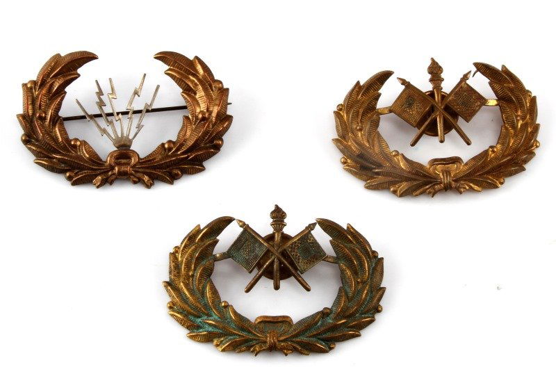 SPANISH AMERICAN WAR CAP BADGE LOT SIGNAL CORP: Two Signal Corp and rare Radio gun Artillery, the Signals are screw back the Artillery are pin back.