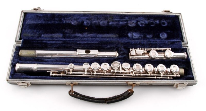 1960S GEMEINHARDTI M1 SILVER PLATED FLUTE W/ CASE: A Gemeinhardt silver plated flute, model M1. Serial number 120XXX which dates it to the late 1960s. The maker's name, serial number and model number have been hand engraved on barrel and a owner appli