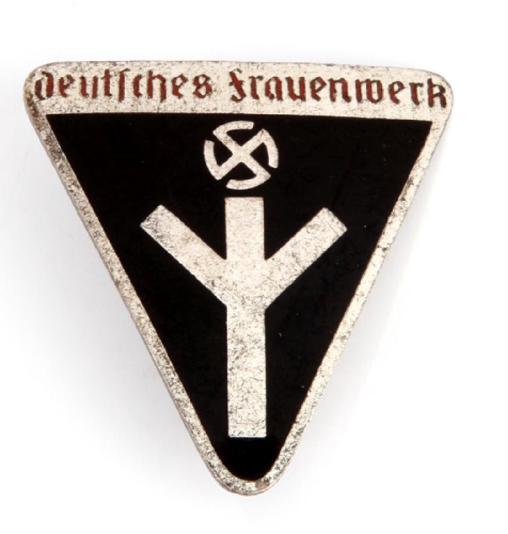 WWII GERMAN WOMEN"S NAZI DEUTSCHE FRAUENWERK BADGE: RZM marked M1/102. Tarnished, good condition.