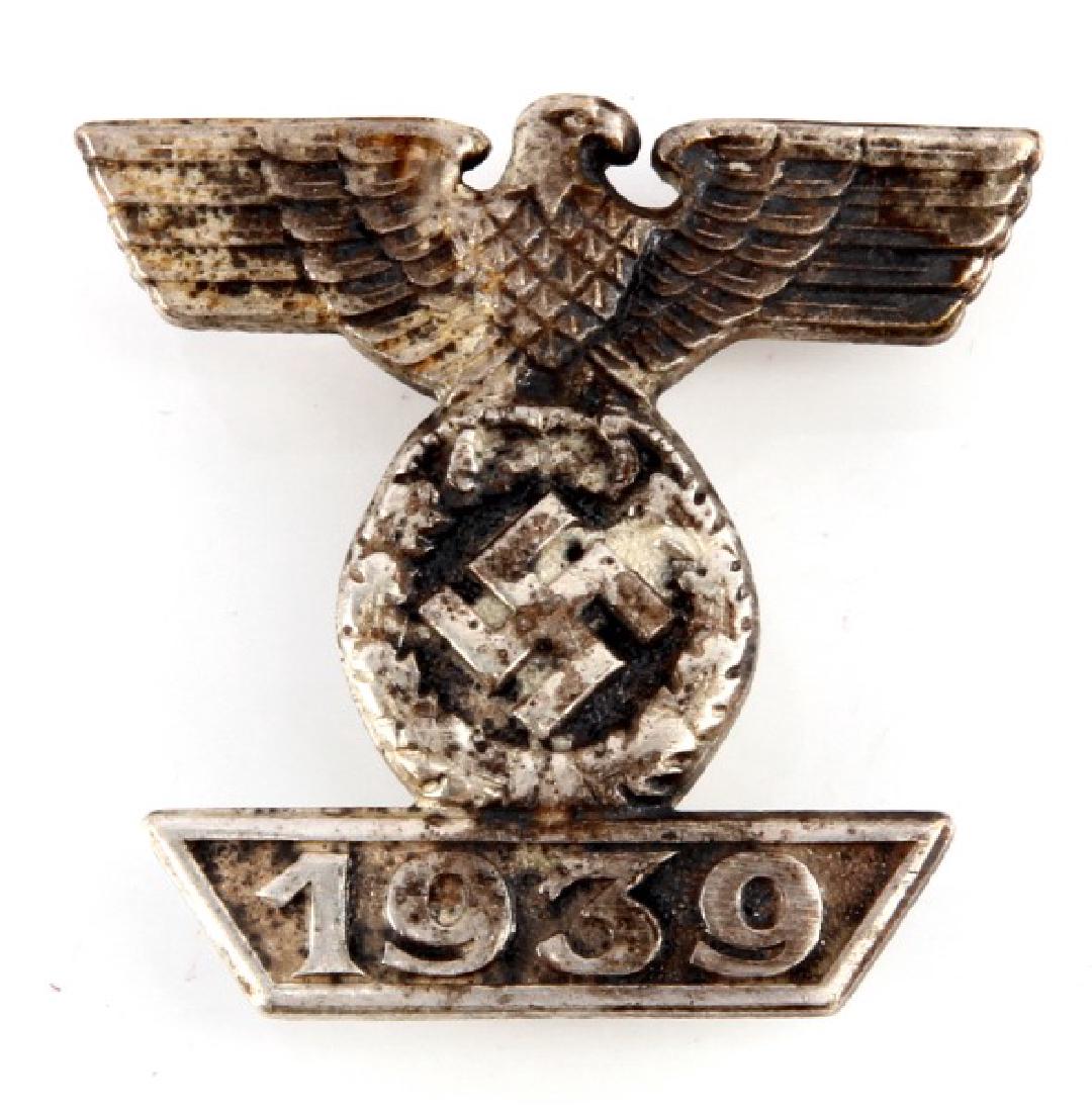 WWII GERMAN 2ND CLASS CLASP TO THE IRON CROSS: A nickel, 2nd Class clasp to the WWII German Iron Cross. The reverse has four flat horizontal mounting prongs and no maker's mark.