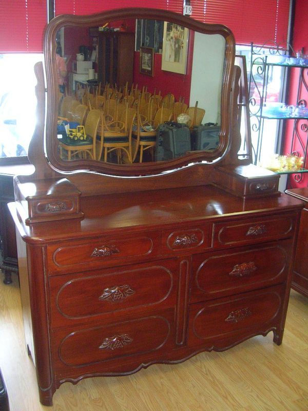 Lillian on sale russell furniture