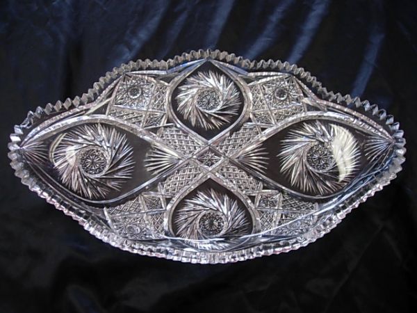 ANTIQUE 17" AMERICAN BRILLIANT CUT GLASS TRAY ABP: HUGE ANTIQUE AMERICAN BRILLIANT CUT GLASS ICE CREAM TRAY WITH BEAUTIFUL HOBSTARS AND PEENWHEEL DECORATIONS. SIZE IS 17 1/2" X 10" X 2 1/2" TALL. ONE THEET BROKEN OFF AND ONE CRACKED AT THE BASE BUT ST