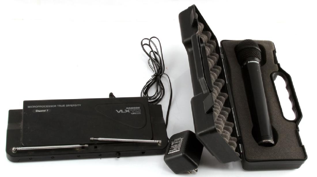 SAMSON VR22 DIVERSITY RECEIVER & Q-MIC WITH CASE: Samson VR22 Microprocessor True Diversity Receiver VLXTD Channel 7 as well as a hand-held Q-microphone with it's own locking black case complete with original adapter. Items appear to be in good condi