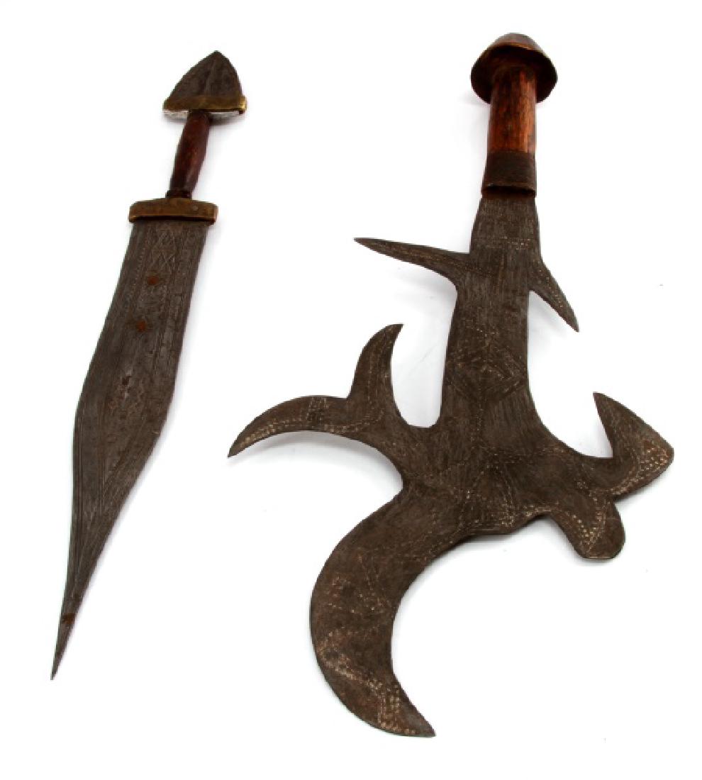 CENTRAL AFRICA CONGO DAGGERS MANBELE HUNGA MUNGA: Two daggers from west central Africa. The first is a version of the Mambele type alternately known as a Hunga Munga, an elaborate type of throwing knife. The second is similar in shape and design to a