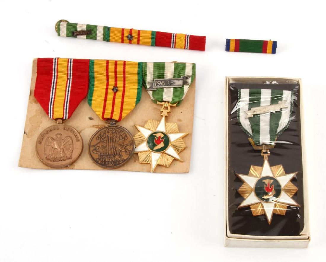 VIETNAM WAR MEDAL LOT W BOXED RVA CAMPAIGN: Boxed Vietnamese issued Campaign medal, with medal and ribbon rack with U.S. Campaign, national defense and Vietnamese campaign medal.